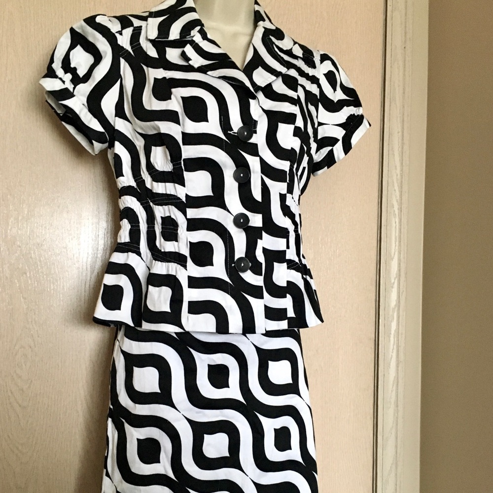 ❌DONATED❌Sunny Leigh Skirt Suit - 8P